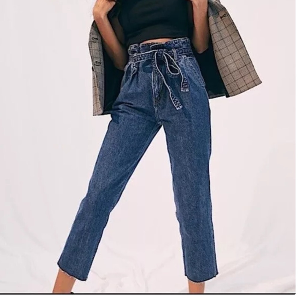 Abercrombie & Fitch Ultra High Rise Paper Bag Raw Hem Mom Jean